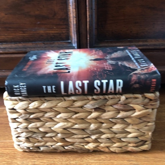 The 5th Wave series: The Last Star by: Rick Yancey hardback book - Picture 3 of 3